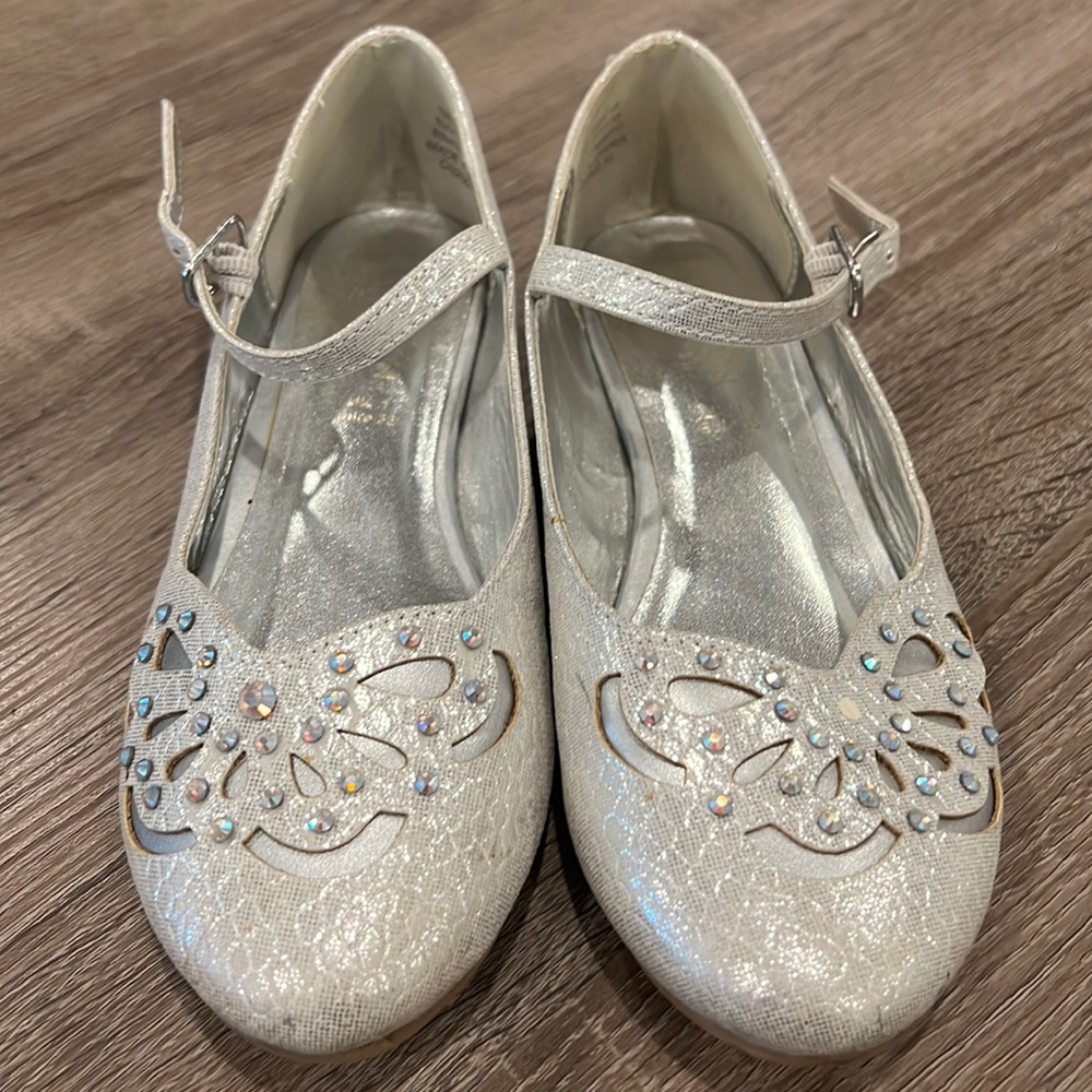 Monsoon children’s size 1 iridescent dress shoes